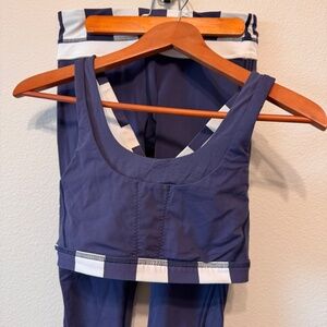 Lululemon Capri Leggings, Size 6, Bra Medium. Grayish blue/ivory